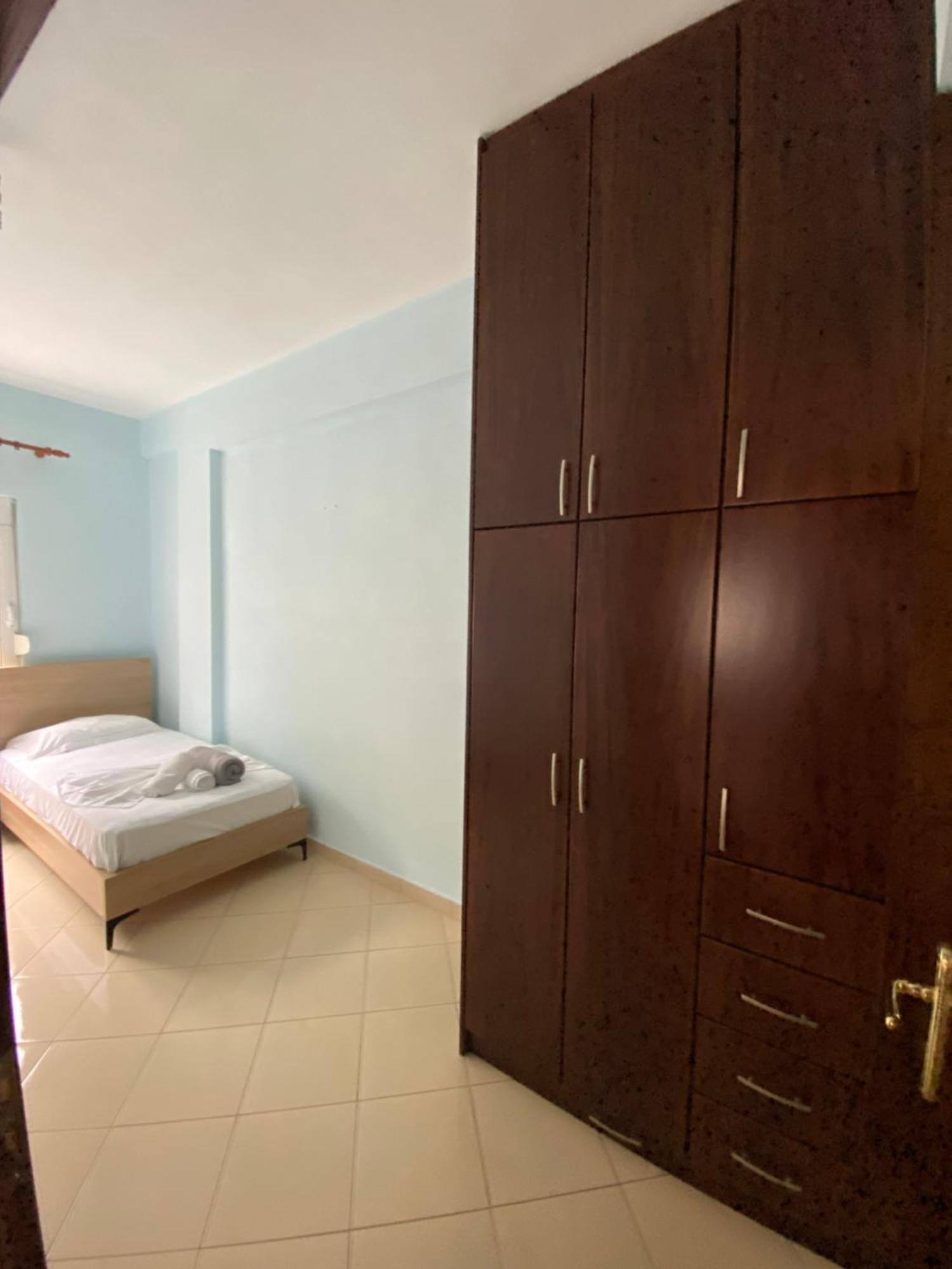 L.T. Apartment 5Th Street Sarandë Buitenkant foto
