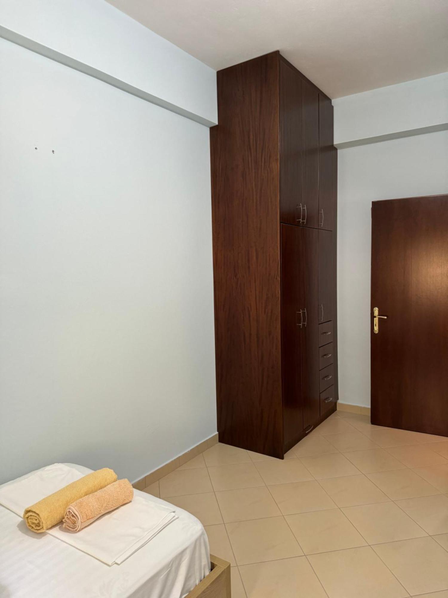 L.T. Apartment 5Th Street Sarandë Buitenkant foto